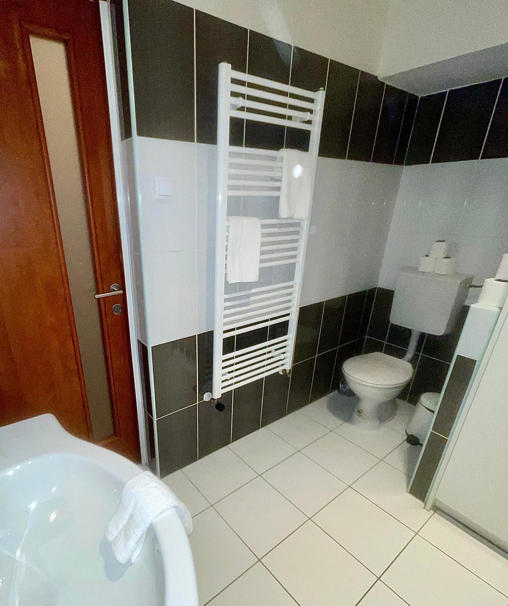 Vivien Apartment Budapest Luaran gambar